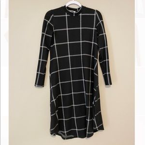 Black and White Long sleeved dressed!